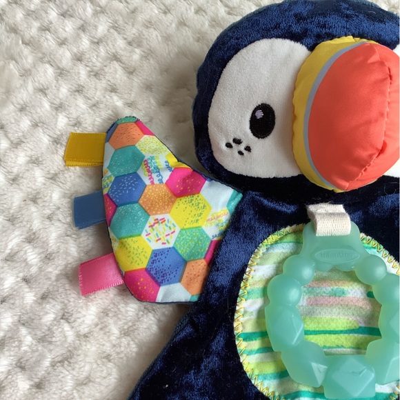 Infantino Cuddly Teether Puffin Crinkle Head Wings Tummy Embroidered Eyes - Picture 3 of 7